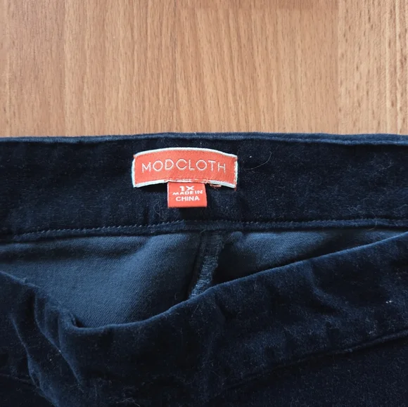 Modcloth Navy Blue Velvet Anle Pants Goth Whimsical Glam 90s Size 1X - Picture 7 of 8